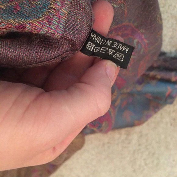 Pretty Vintage Fringed scarf 100% Acrylic - Picture 8 of 12